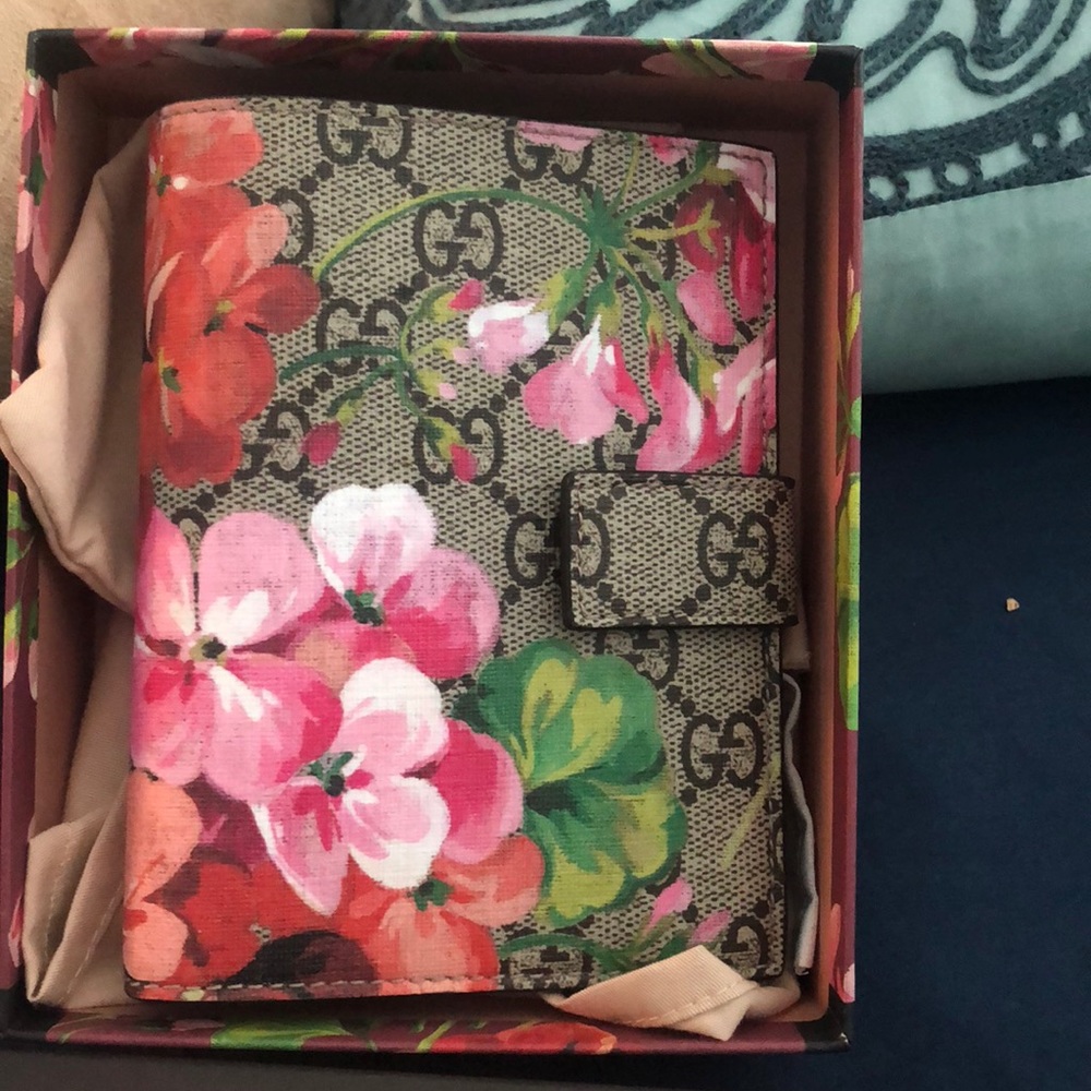 New-Beautiful Floral Gucci Wallet